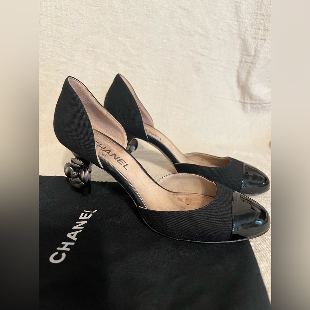❌SOLD❌Chanel Camellia Flower Black Pumps